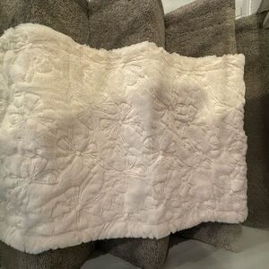 Pillow Cases so soft Textured bow imprints NWOT